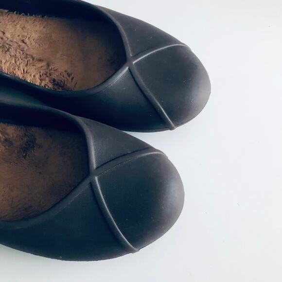 Crocs 'Olivia II' Women's 10 Fur Lined Comfort Flat Brown Slip On Shoe - Picture 2 of 9